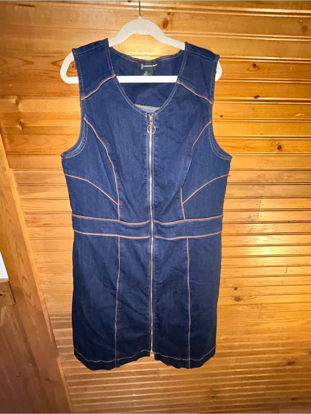Jeans Subcategory - Picture 2 of 3